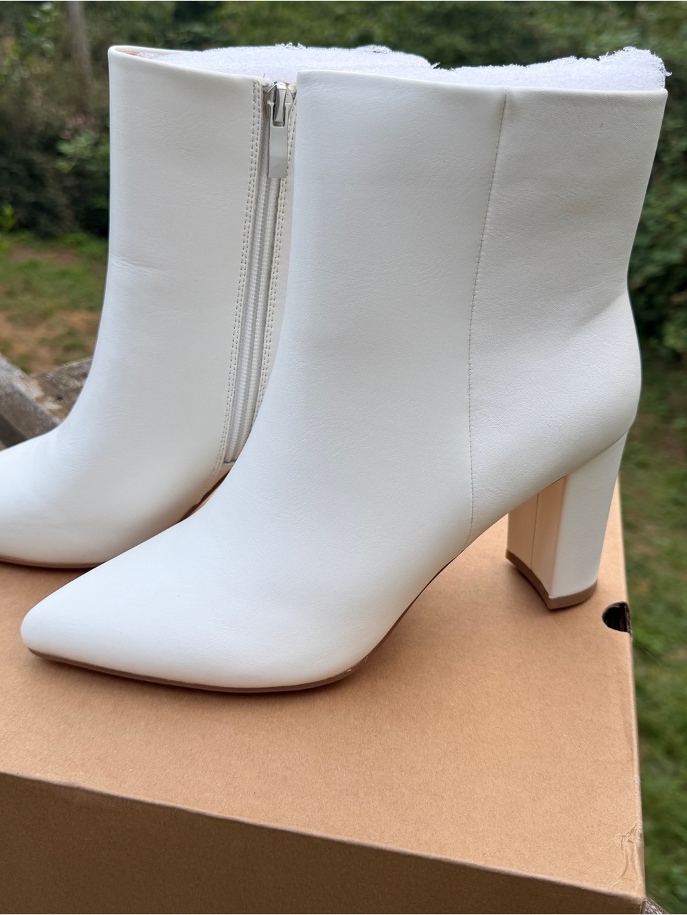 VETASTE Women Chunky High Heel Ankle Chelsea Pointed Toe Booties - White